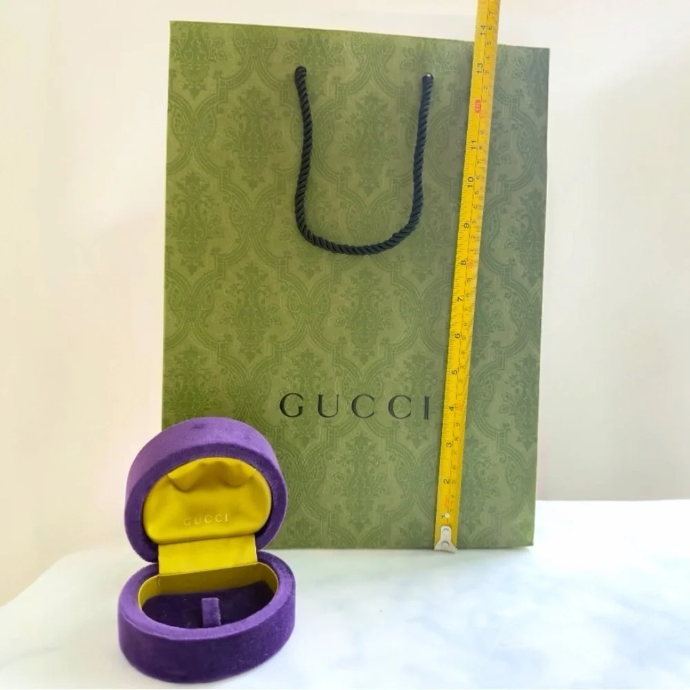 GUCCI Purple Velvet Clam Style Ring Jewelry Box Gucci Shopper Designer Gift Bag